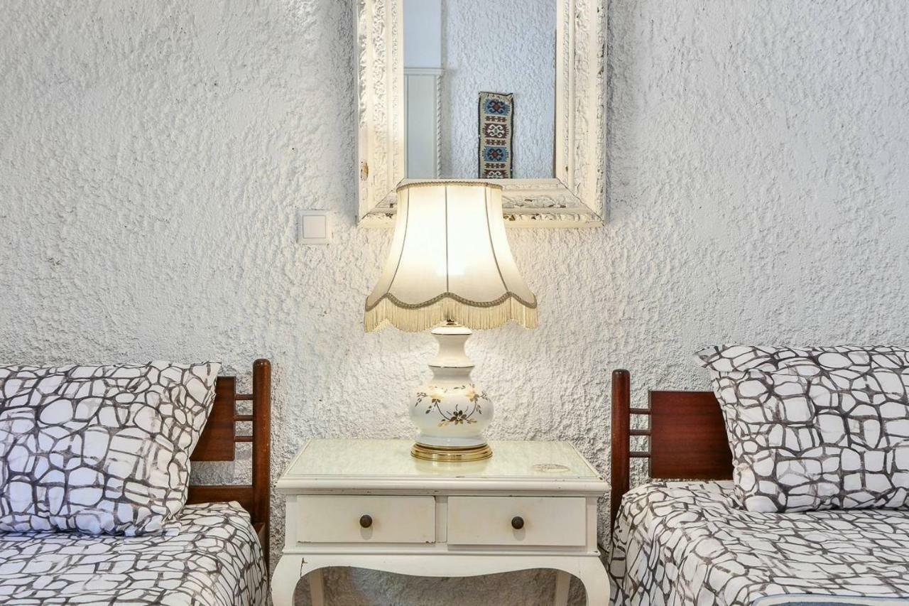 Light-Filled Home With Garden Near Beach أنافيسوس المظهر الخارجي الصورة